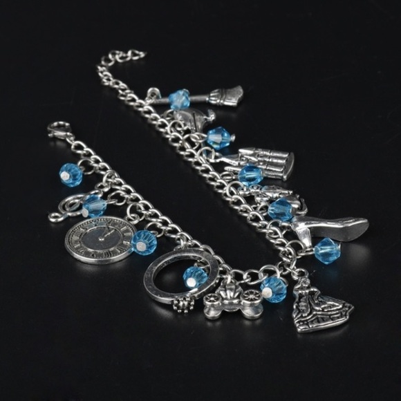 Cinderella inspired Charm Bracelet - Picture 3 of 5